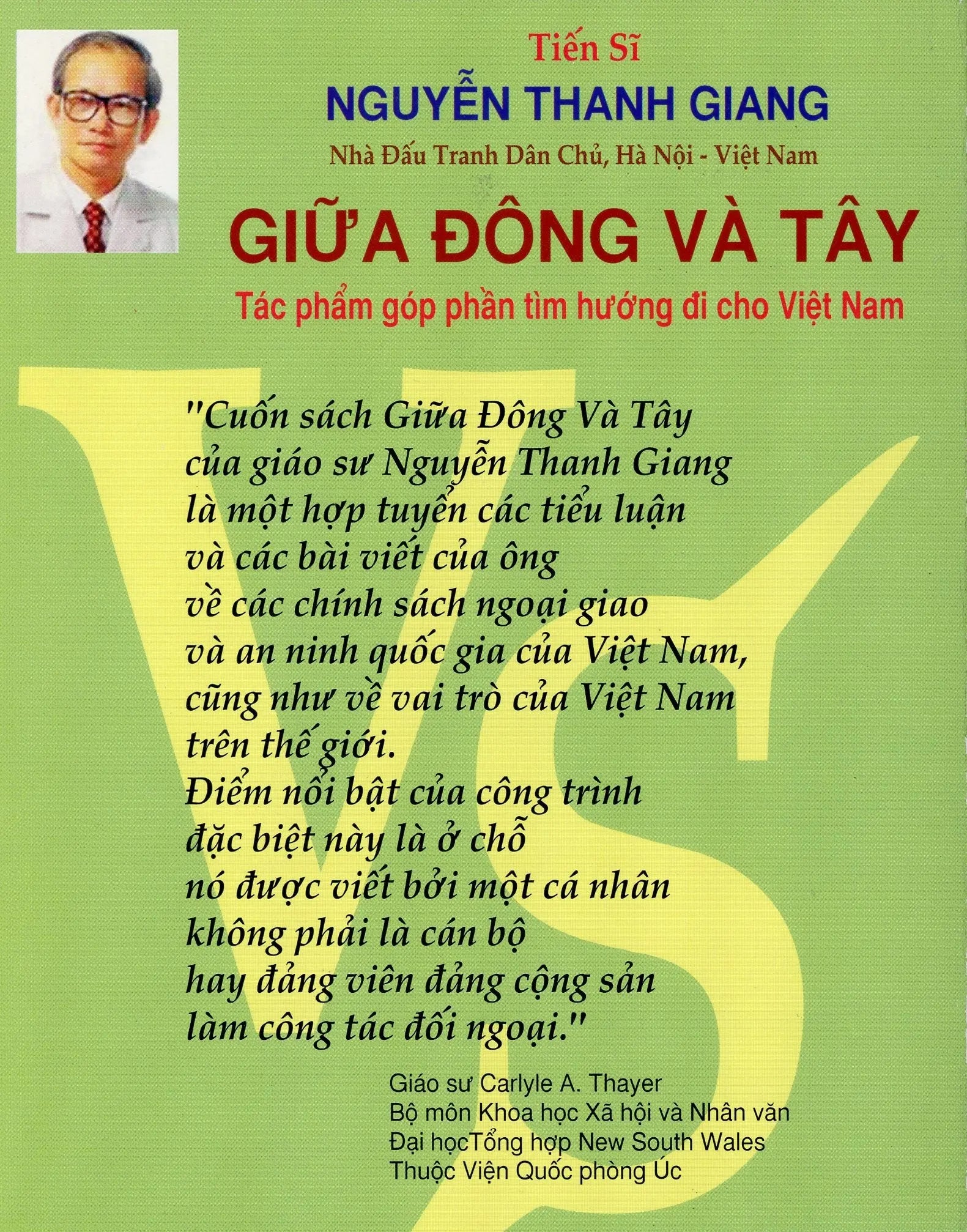 Giữa Đông và Tây - Giải pháp nào cho Việt Nam hình chữ S giữa gọng kìm Đông và Tây NXB Tân Văn, Nhật Bản