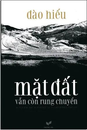 Mặt Đất Vẫn Còn Rung Chuyển - Tuyển Tập Những Bài Tiểu Luận Chính Trị & Tạp Văn Chương Văn (lotus)