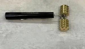 H15. Cây Lăn Đôi Đồng Lớn + Cán Sừng (Dụng cụ diện chẩn) Bùi Quốc Châu