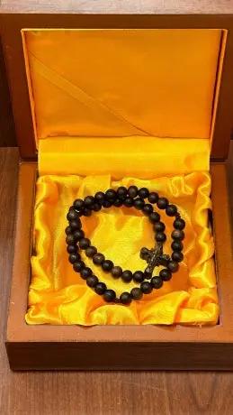 TB. Vòng Tay 50 Hạt Kèm Thánh Giá Trầm Sánh (Indo 6 mm/ Trầm Hương) TB