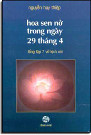 Hoa Sen Nở Trong Ngày 29 Tháng 4 .